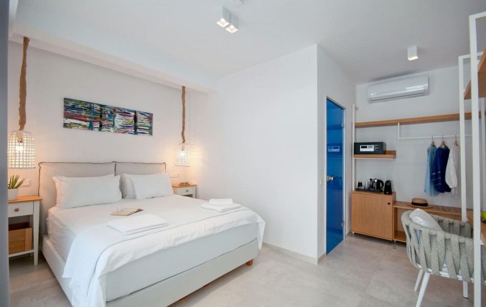 Tiara Holidays - Lefko Suites - Premium Double - bedroom